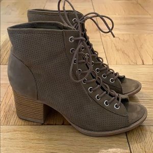 ModCloth Qupid Taupe Lace Up Booties - Sz 7